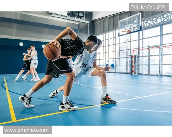 成都篮球队耐力训练的挑战与突破探索球场上的坚持与成长